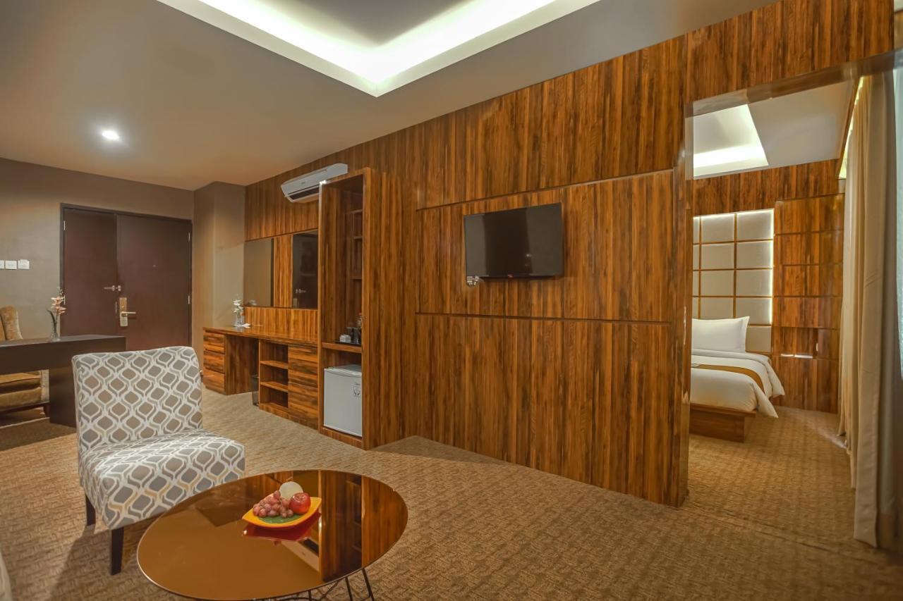 Royal Regantris Cendana Otel Surabaya Dış mekan fotoğraf