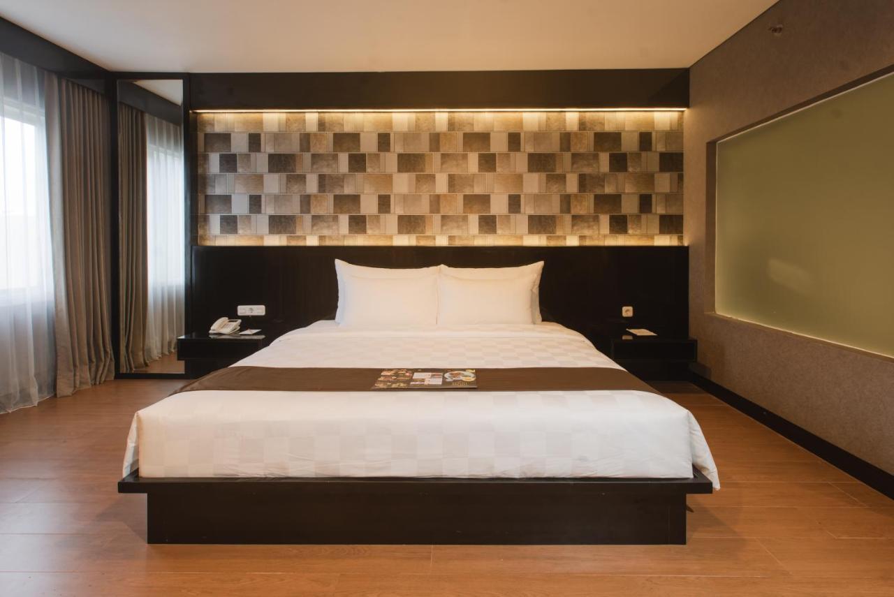 Royal Regantris Cendana Otel Surabaya Dış mekan fotoğraf