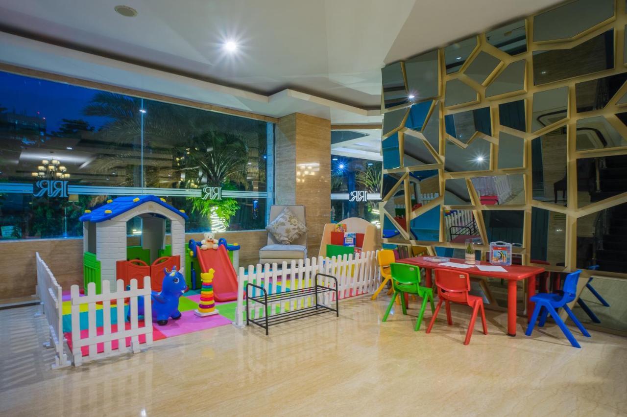 Royal Regantris Cendana Otel Surabaya Dış mekan fotoğraf
