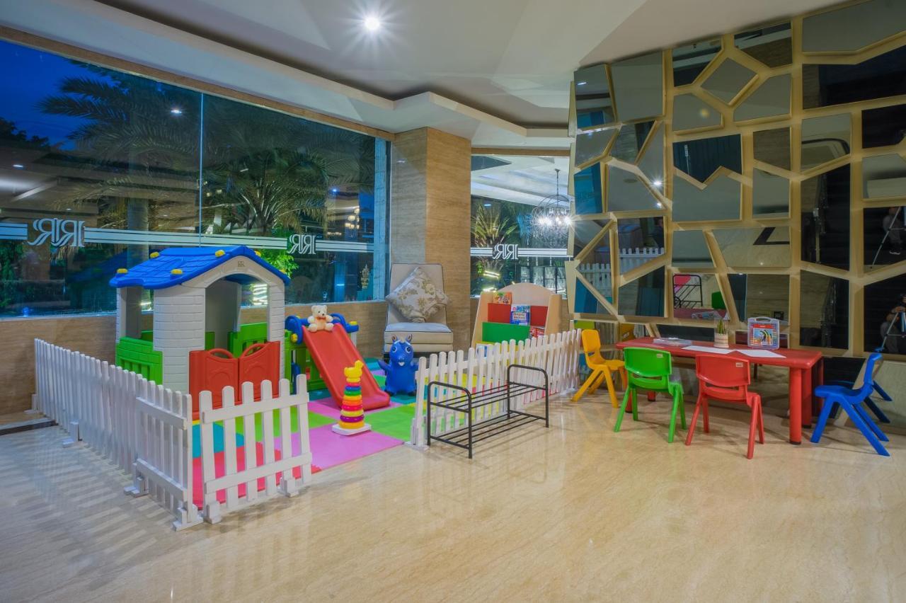 Royal Regantris Cendana Otel Surabaya Dış mekan fotoğraf