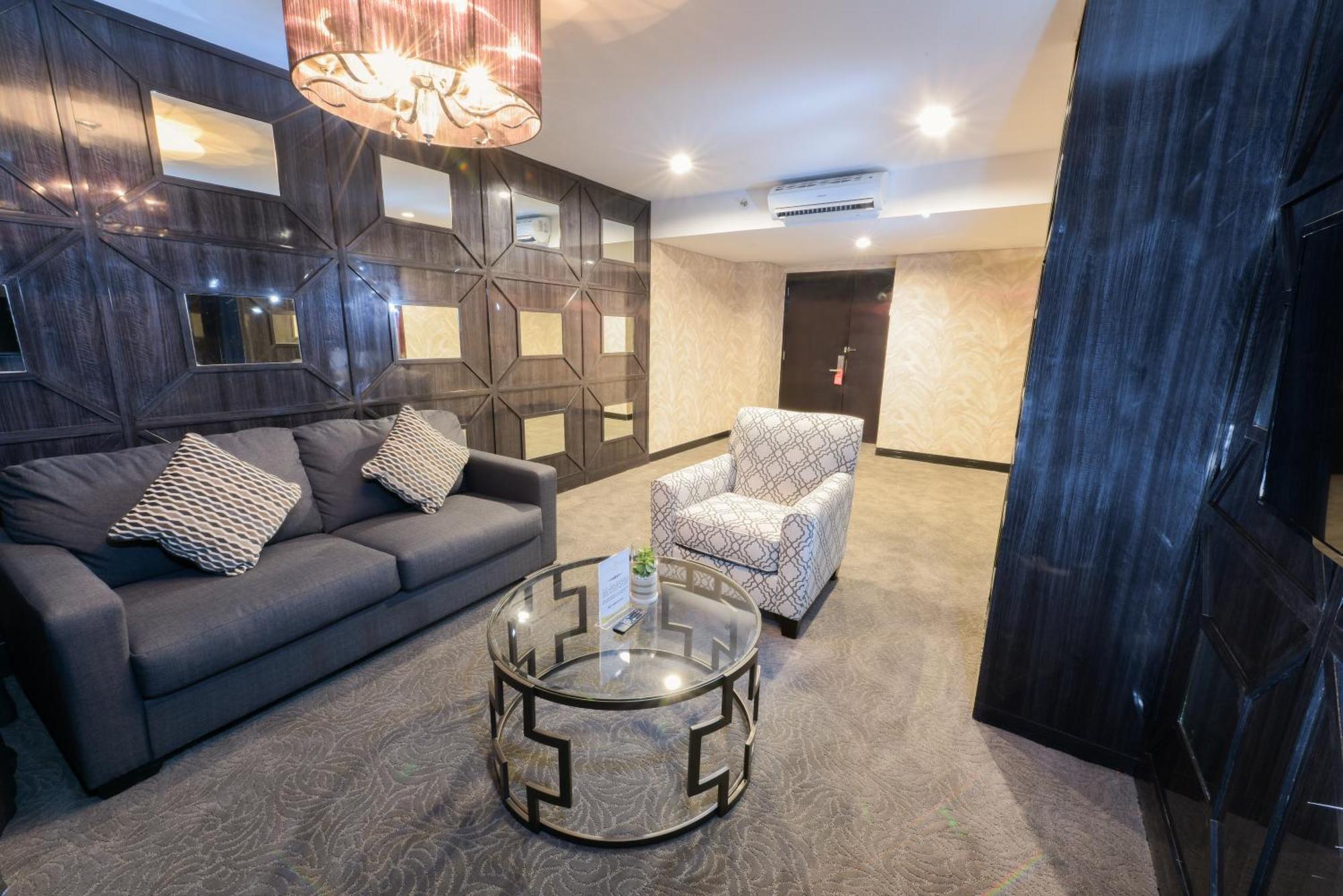 Royal Regantris Cendana Otel Surabaya Dış mekan fotoğraf