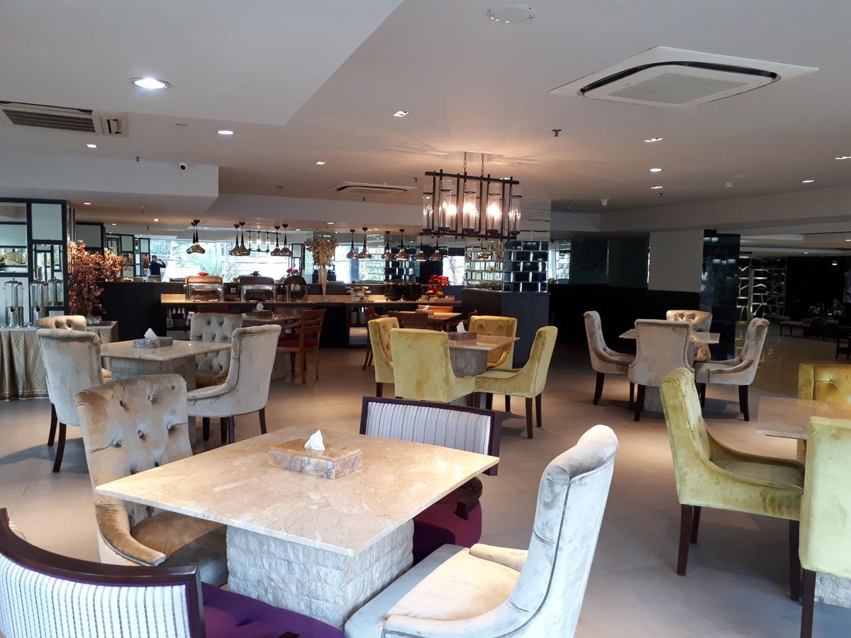 Royal Regantris Cendana Otel Surabaya Dış mekan fotoğraf
