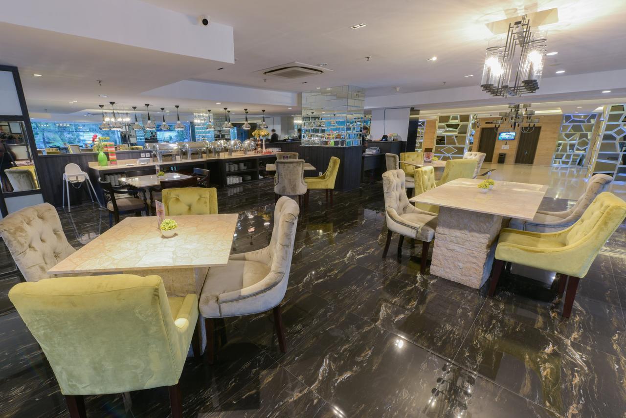 Royal Regantris Cendana Otel Surabaya Dış mekan fotoğraf